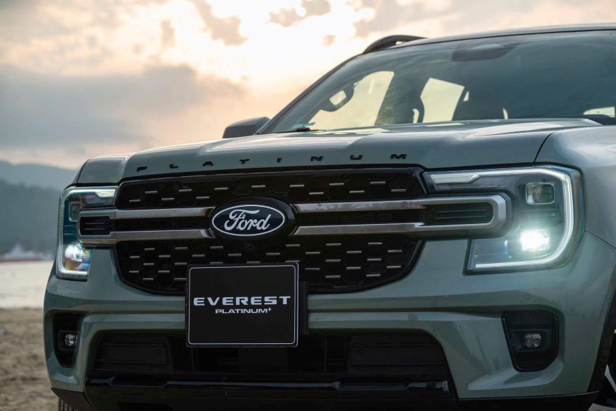 Ford Everest Platium Máy Xăng